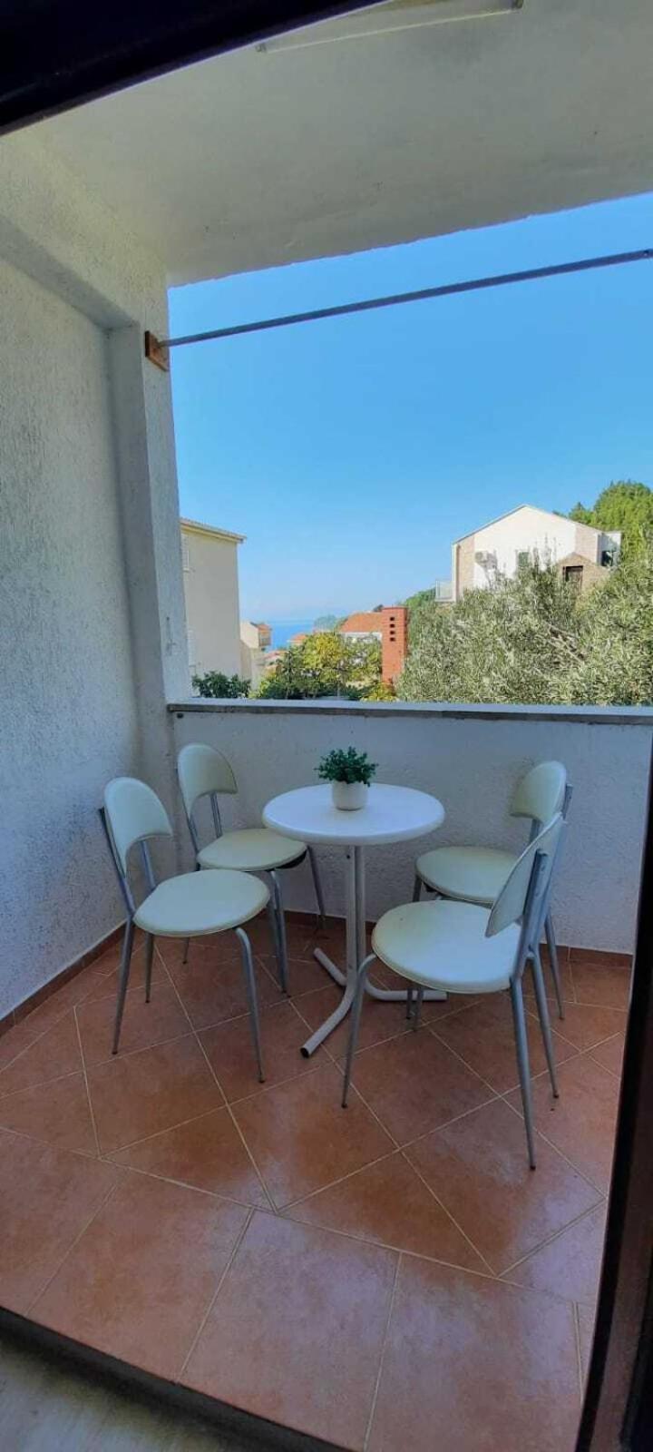Apartments Elenora Brist Exterior photo